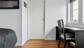 10 Desain Pintu Kamar untuk Hunian Kekinian dan Estetik