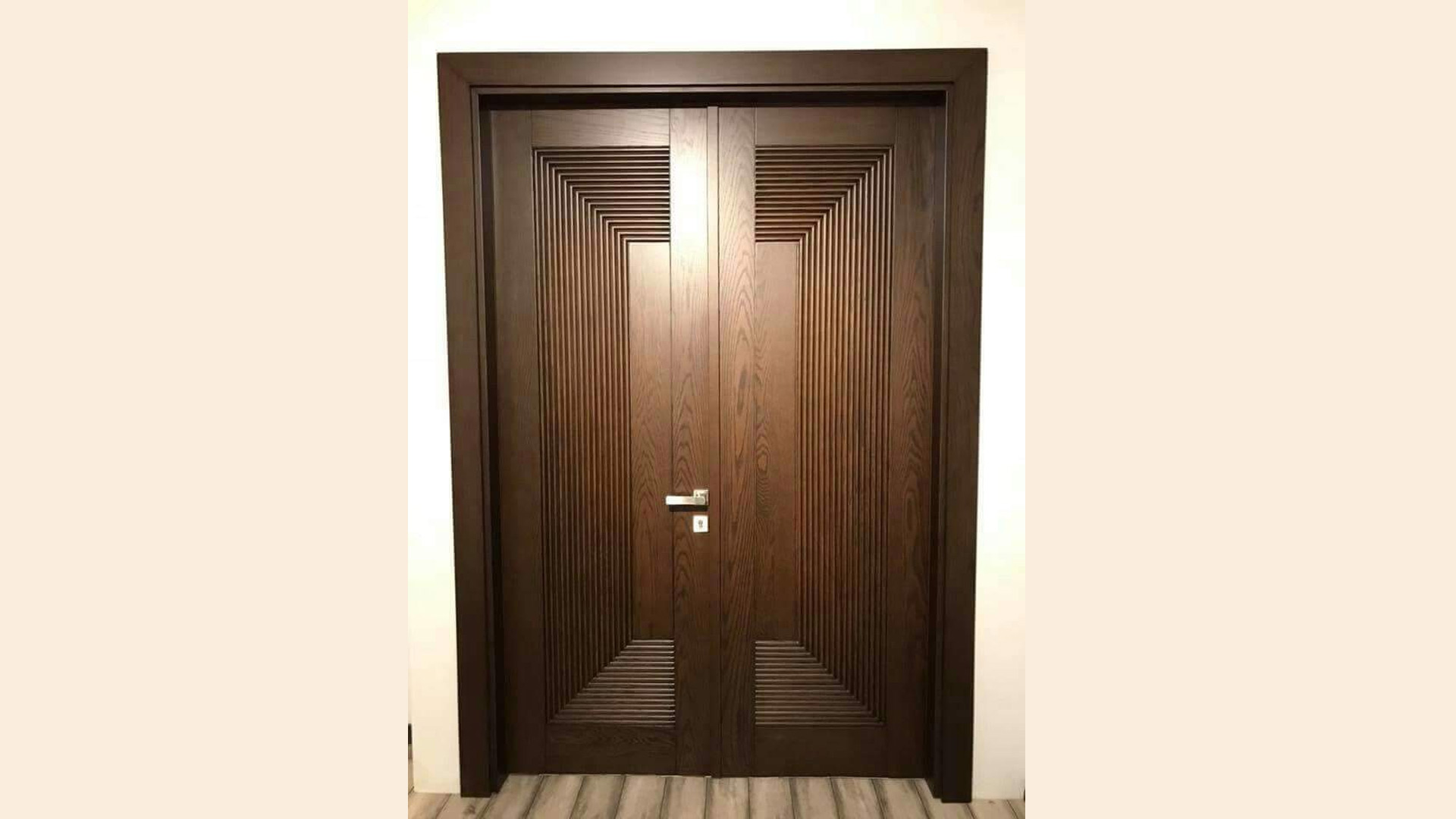 pintu garis geometris