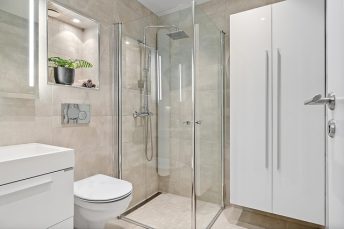 10+ Desain Pintu Kamar Mandi​ Simple Elegan