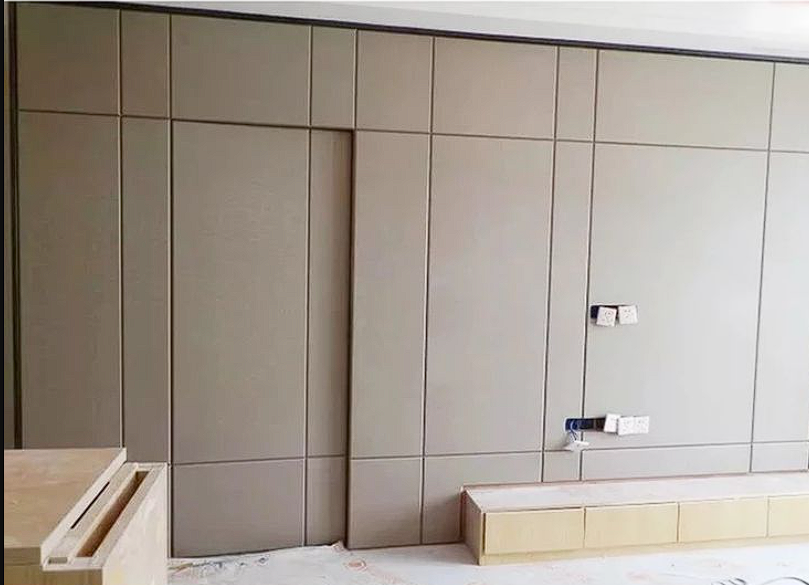 pintu kamuflase senada dinding