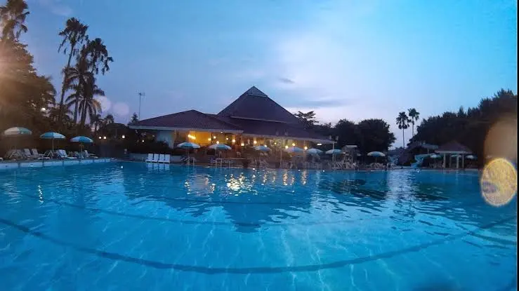 Kolam renang di area Tangerang Selatan, Damai Indah Golf Swimming Pool