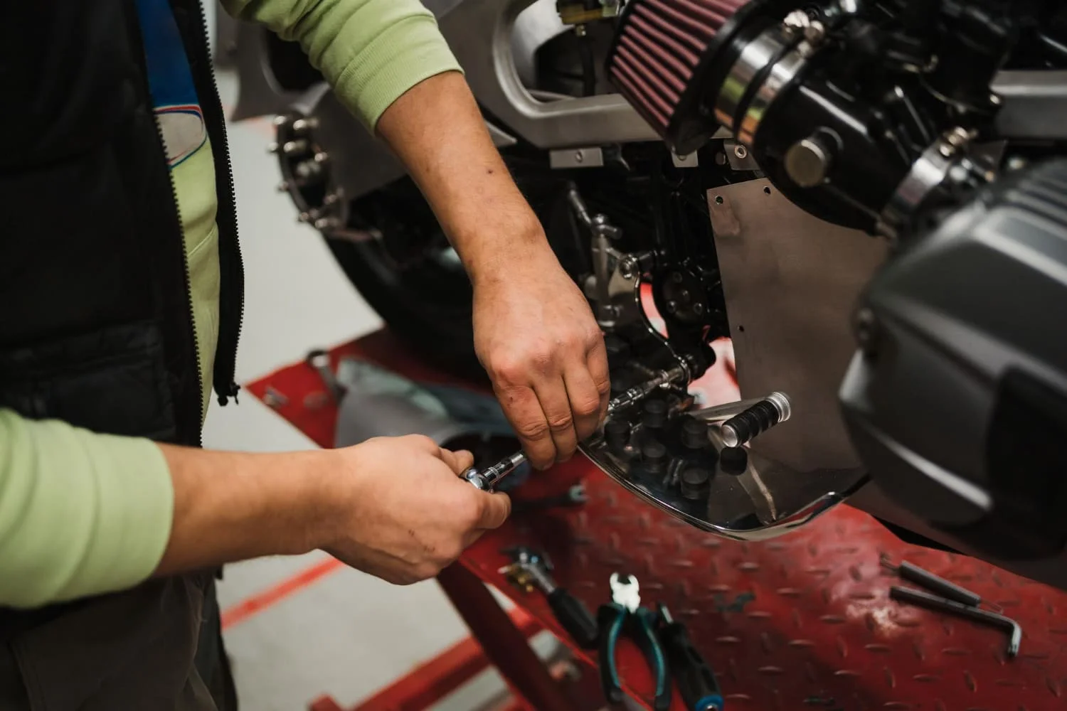 12 Bengkel Motor BSD Terbaik dan Tepercaya untuk Servis Rutin